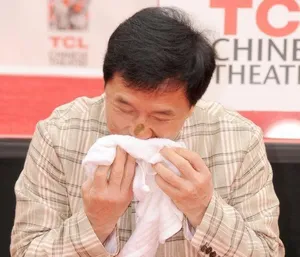 成龙脱袜吻泥变顽童 手足印永留好莱坞_5