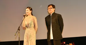 章子怡长裙优雅亮相 牵手成龙坦言欲推广中国功夫_4