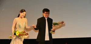 章子怡长裙优雅亮相 牵手成龙坦言欲推广中国功夫_7