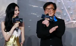 警察故事2013发布会图片 景甜走光遭成龙揩油_4