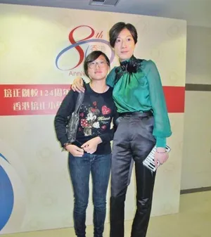 成龙私生女卓林与母亮相 见拍照害羞不已_7