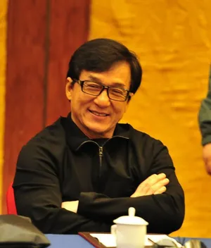 众星参加全国两会现场照 赵本山成龙齐讨论_10