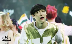 EXO张艺兴2014年帅气亮相成龙慈善演唱会_9