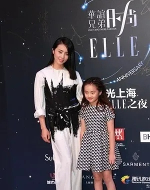 成龙杨幂陈赫等明星亮相《华谊兄弟ELLE之夜》_5