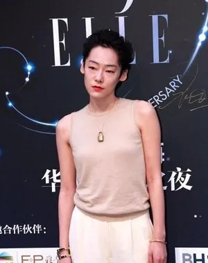 成龙杨幂陈赫等明星亮相《华谊兄弟ELLE之夜》_8