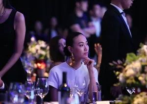 成龙杨幂陈赫等明星亮相《华谊兄弟ELLE之夜》_15