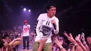 艳照门男主陈冠希夜店卖力献唱引围观 陈冠希演唱会活动图片