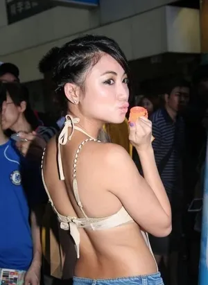 陈冠希前女友黄榕低胸性感双峰巨乳 自曝曾拍裸照图片_6