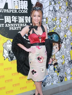 陈冠希前女友黄榕亮相 酥胸半露谈感情 性感迷人_2