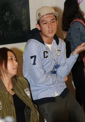 陈冠希潮搭亮相 举手投足尽显时尚范 陈冠希图片_3