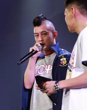 陈冠希怪异造型现身上海 捞金开口培养音乐新人陈冠希图片_1