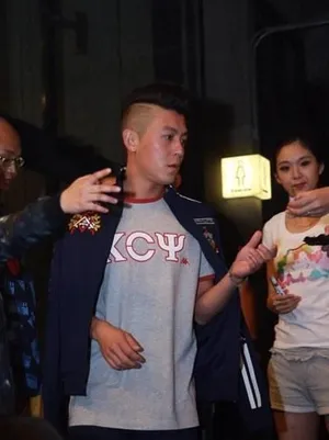 陈冠希怪异造型现身上海 捞金开口培养音乐新人陈冠希图片_6