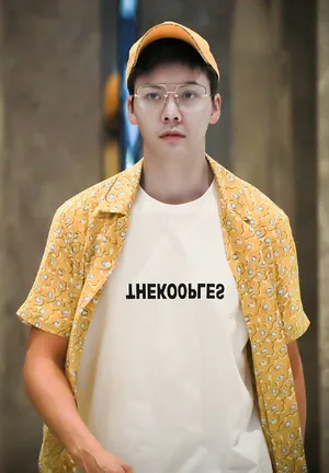 陈伟霆帅气私服街拍照图片_1