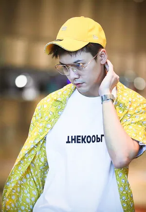 陈伟霆帅气私服街拍照图片_1