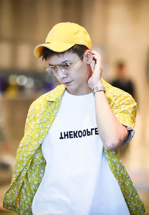 陈伟霆帅气私服街拍照图片_4