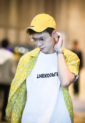 陈伟霆帅气私服街拍照图片_5