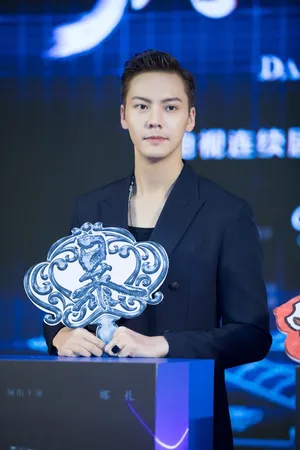陈伟霆《风暴舞》开机发布会图片_2