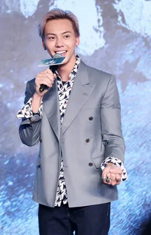 陈伟霆《战神纪》新春发布会帅气写真图片_2