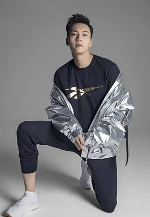 陈伟霆运动服写真图片：帅气又时尚_7