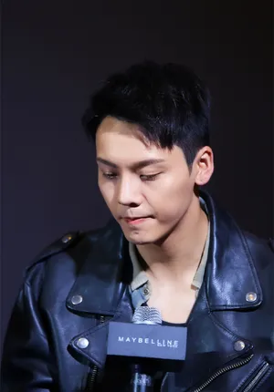 陈伟霆帅痞英姿大男孩美图