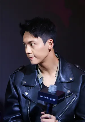 陈伟霆帅痞英姿大男孩美图_3
