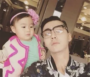 男神陈伟霆和孩子的合影 未来的好爸爸_3