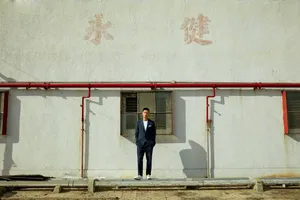 余文乐慵懒休闲杂志封面写真图片_2