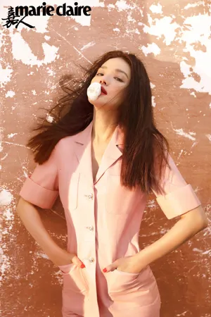舒淇长腿红裙优雅洒脱写真图片_9