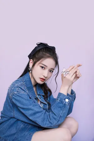 陈昕葳牛仔短裙性感写真图片