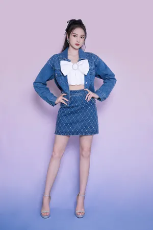 陈昕葳牛仔短裙性感写真图片_2