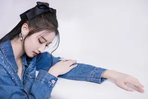 陈昕葳牛仔短裙性感写真图片_3