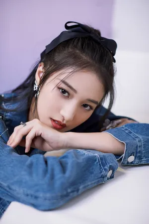 陈昕葳牛仔短裙性感写真图片_4