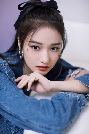 陈昕葳牛仔短裙性感写真图片_5