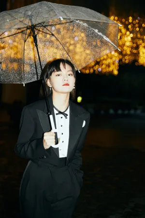 文淇黑色西装干练写真图片_4