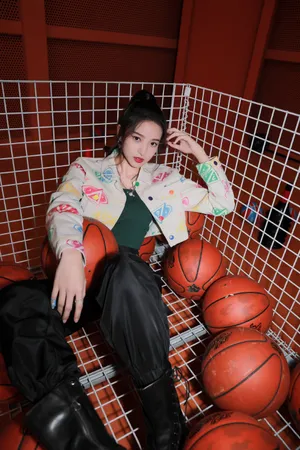 陈昕葳印花衫轻甜写真图片_1
