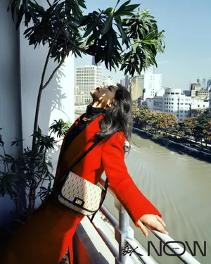 舒淇红唇美艳江景大片写真图片_2