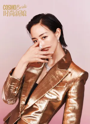 张钧甯婚纱美丽圣洁香肩写真图片_15