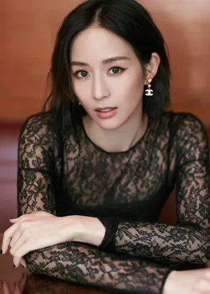 张钧甯蕾丝刺绣裙性感写真图片