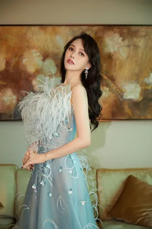 伊能静羽毛裙性感写真图片_3