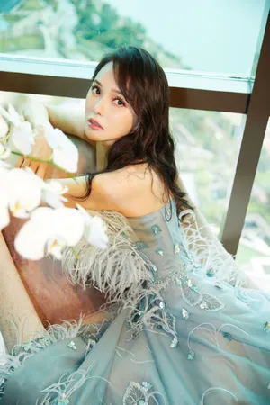 伊能静羽毛裙性感写真图片_5