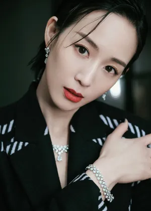 张钧甯深V大衣性感写真图片