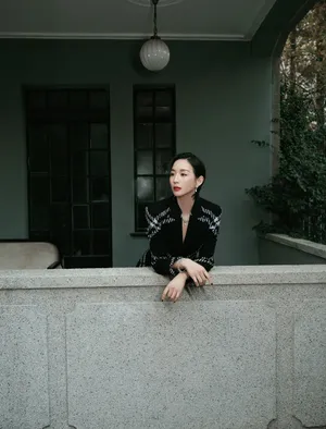 张钧甯深V大衣性感写真图片_6