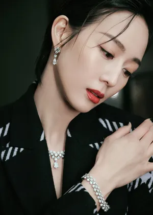 张钧甯深V大衣性感写真图片_8