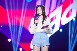 气质美女陈昕葳甜美图片写真_2