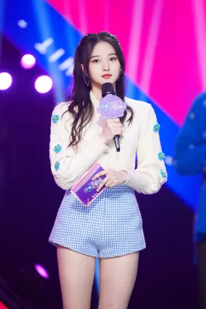 气质美女陈昕葳甜美图片写真_8