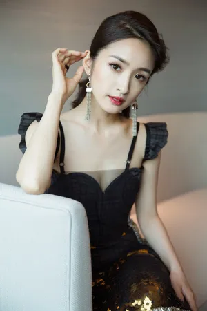 优雅女神林依晨妩媚优雅个性写真_2