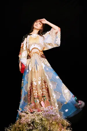 舒淇印花长裙明媚优雅写真图片_4