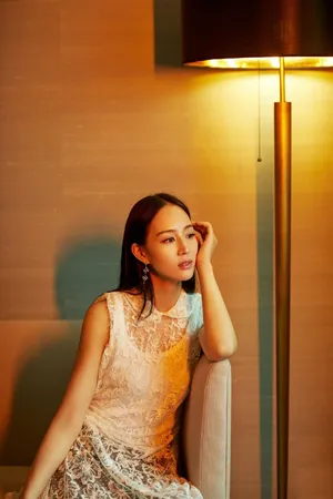 气质美女张钧甯优雅个性写真
