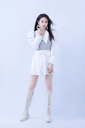 陈昕葳白裙纯洁素雅写真图片