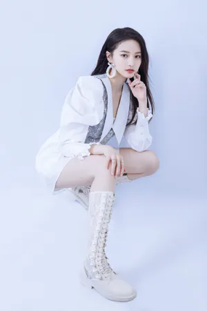 陈昕葳白裙纯洁素雅写真图片_6